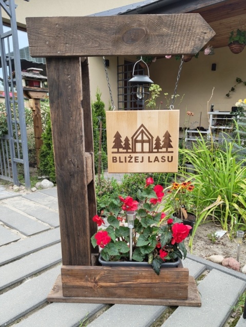 Strzałka kierunkowa z doniczką